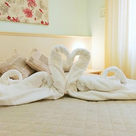 Hotel Atmosfere Beach Cesenatico Esterno foto
