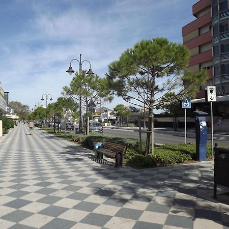 Hotel Atmosfere Beach Cesenatico Esterno foto