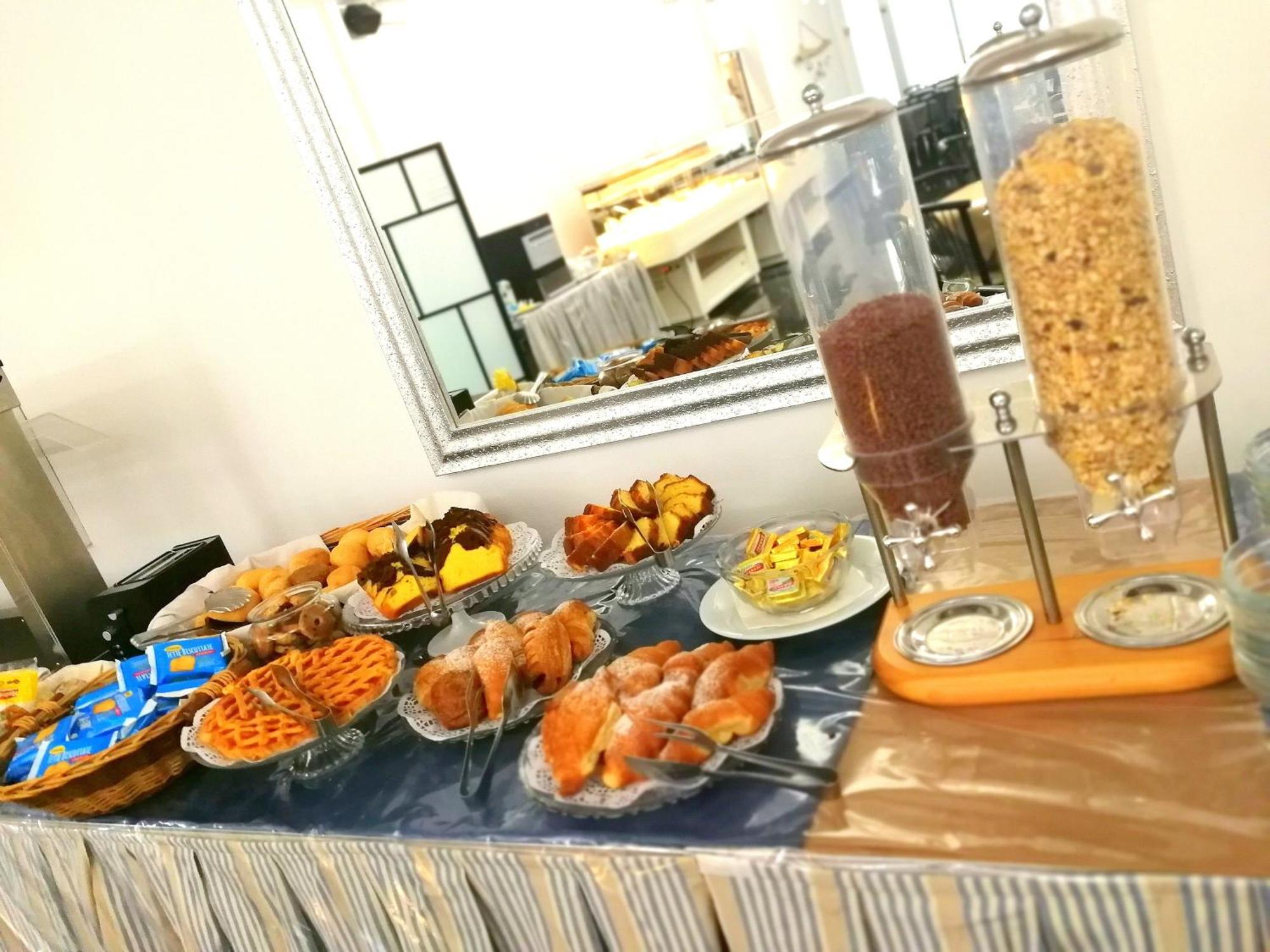Hotel Atmosfere Beach Cesenatico Esterno foto