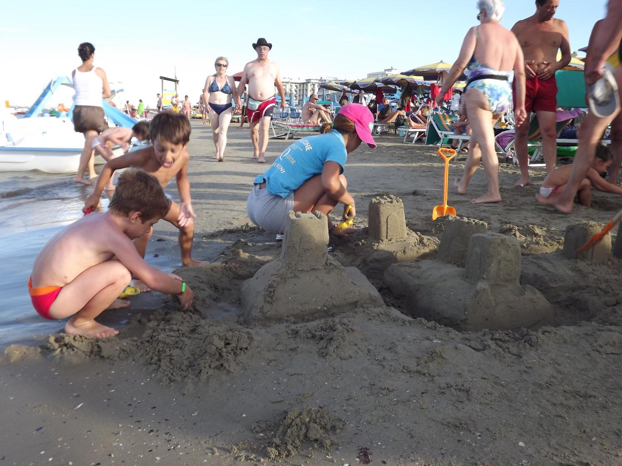 Hotel Atmosfere Beach Cesenatico Esterno foto