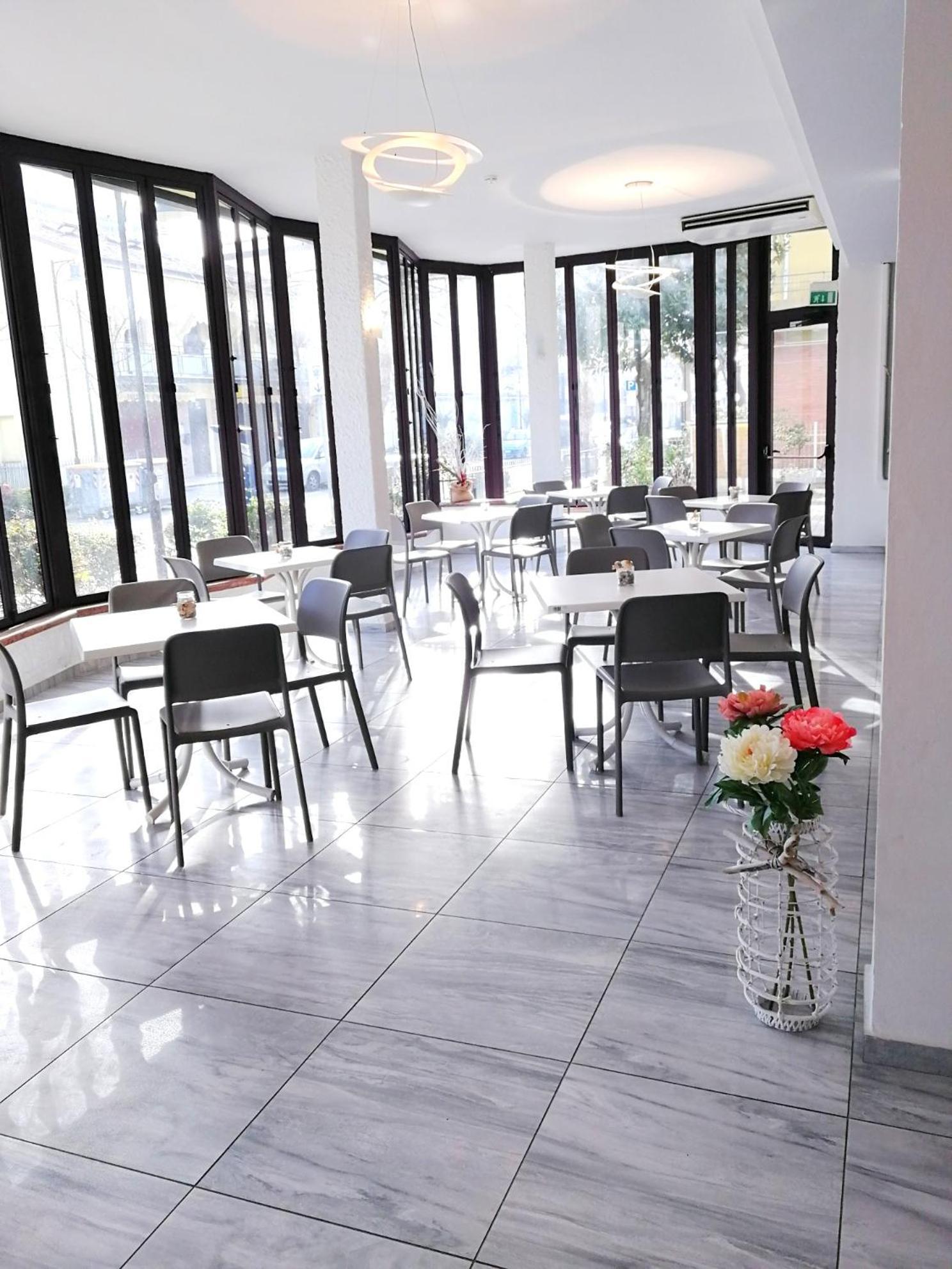 Hotel Atmosfere Beach Cesenatico Esterno foto